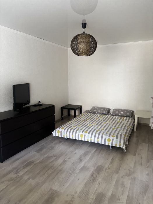 Сдам квартиру левый берег,2-х комн.посуточно,понедельно.Свободна