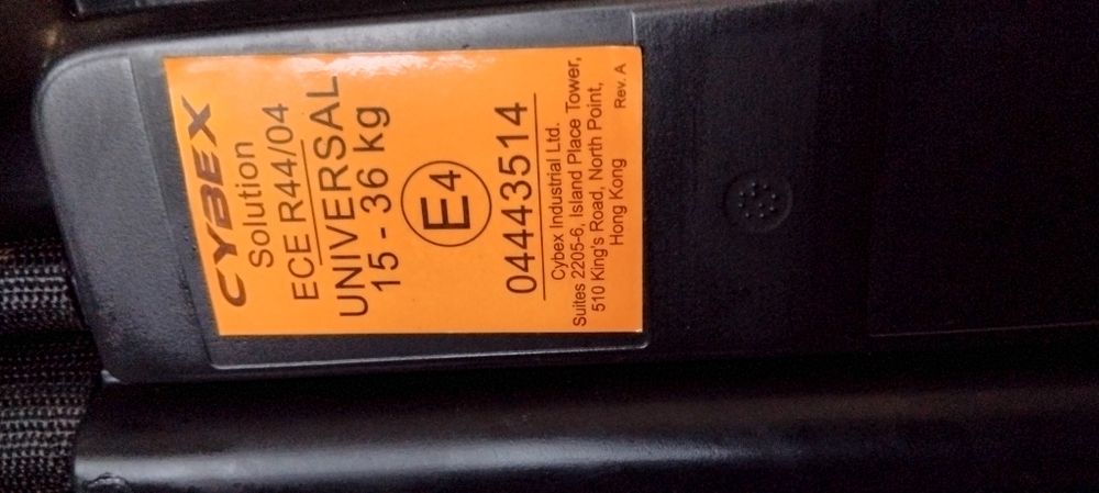 Fotelik samochodowy cybex solution bez isofix używany.