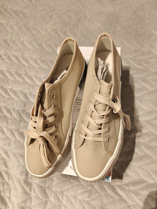 Sprzedam nowe trampki roz.40