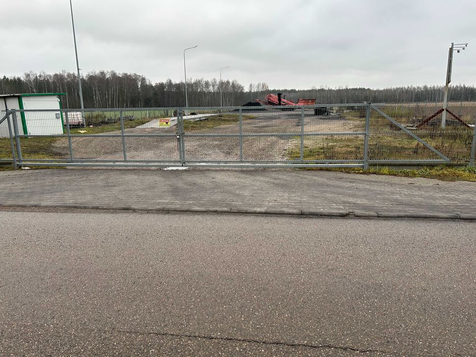 Nieruchomość przemysłowa, utwardzony plac, warunki zabudowy