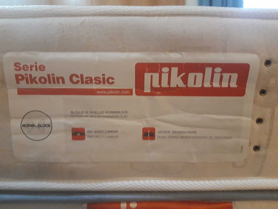 Cama de Casal antiga ótimo estado, preta + colchão