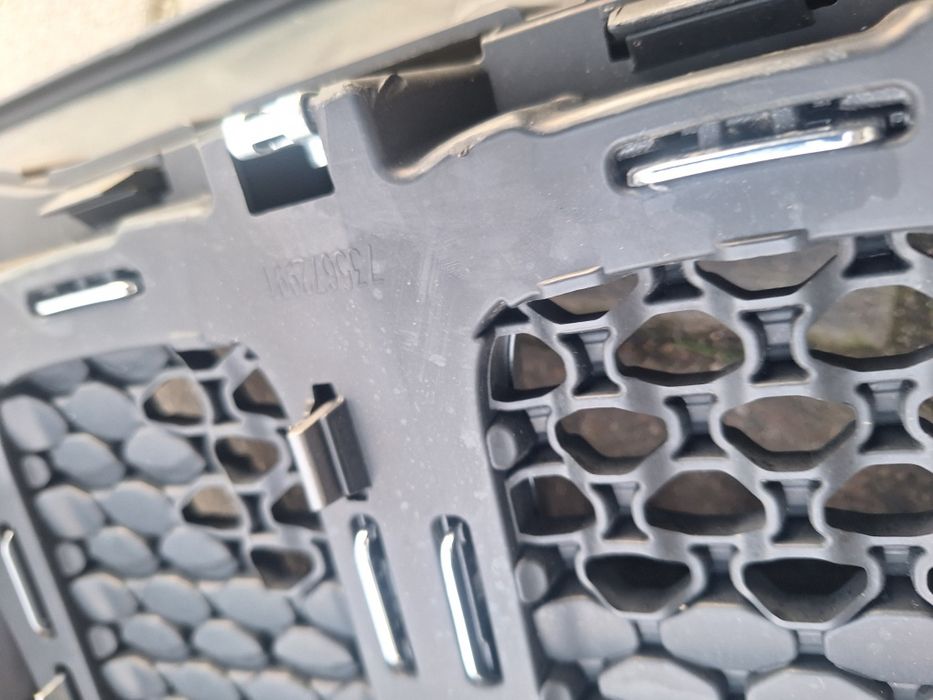 Jeep Compas Renegade grill orginał rok jak nowy 14-18