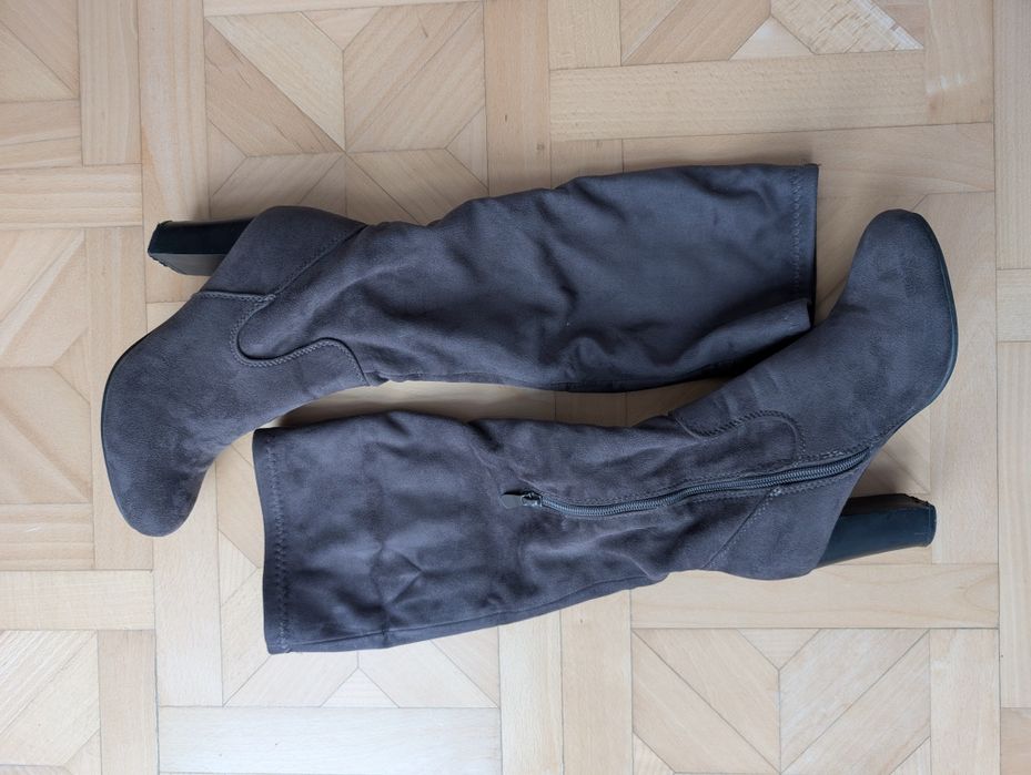 Popielate zamszowe kozaki do kolan