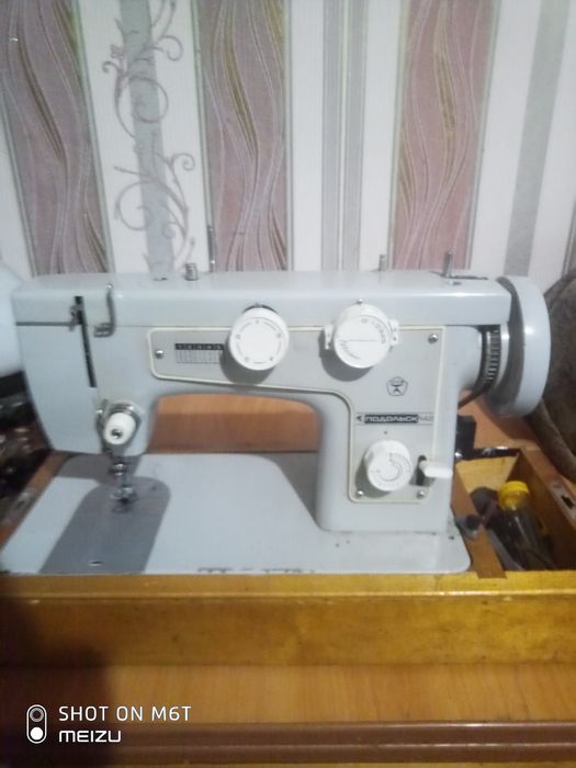 Продаю швейную машынку