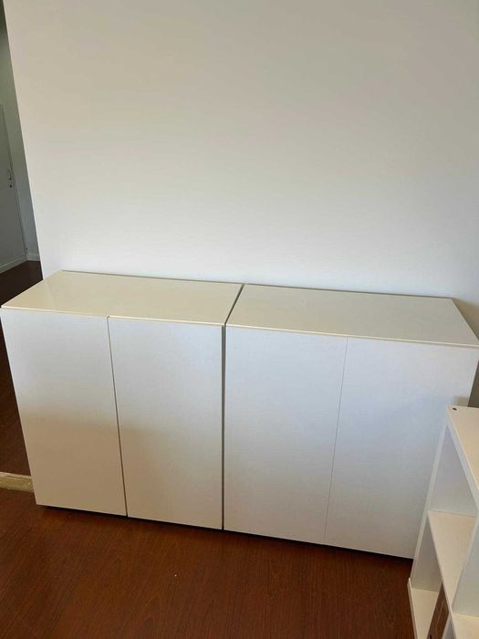 Móvel branco para arrumações