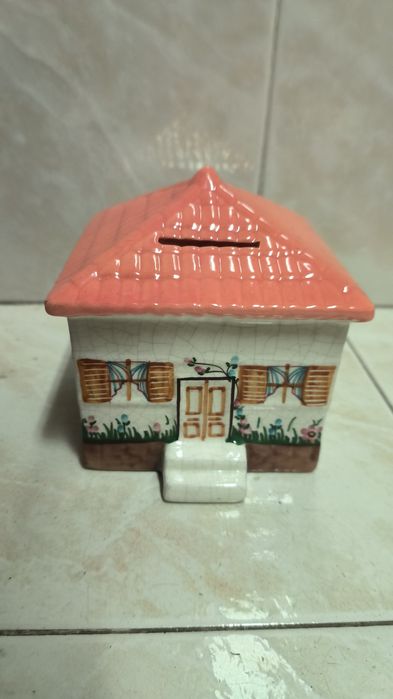 Casa mealheiro Crédito Predial Português