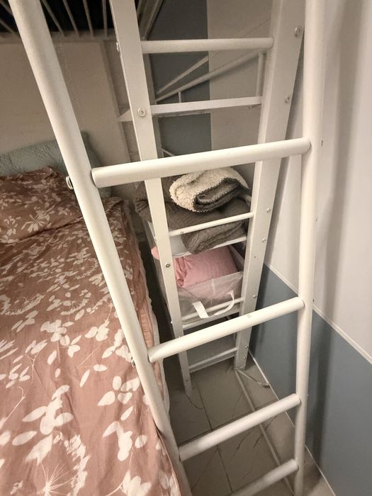 Vendo beliche com mesa e prateleiras
