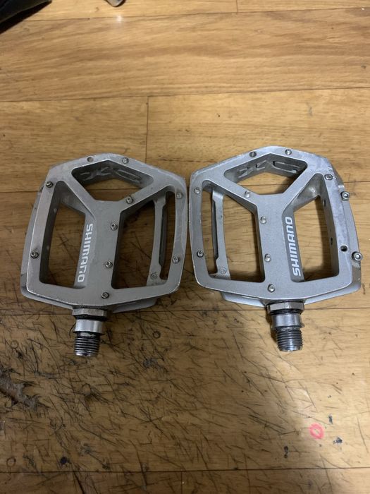 Велосипедні педалі Shimano.