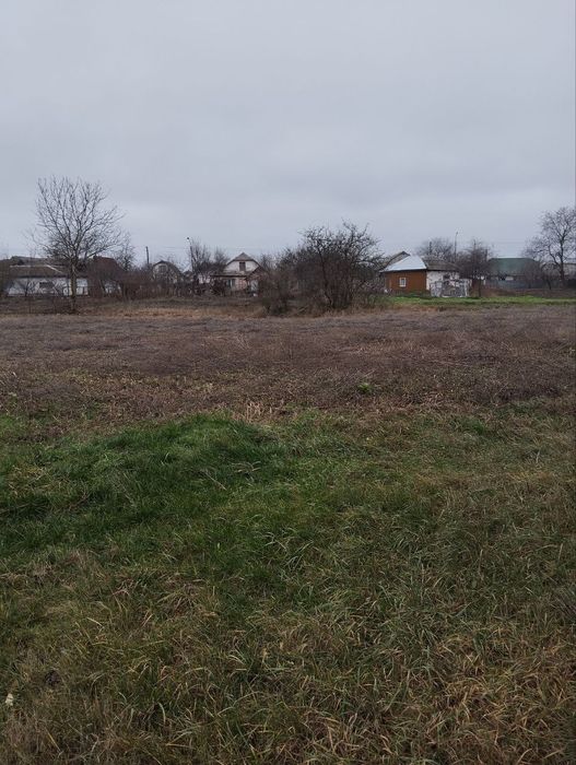 Ділянка з недобудованим будинком