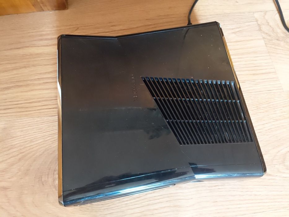 Xbox 360 Slim 320GB, Trinity, RGH3, pad, zasilacz