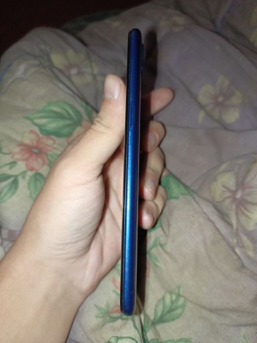 Samsung Galaxy A10s,2/32 ГБ, разбит дисплей,