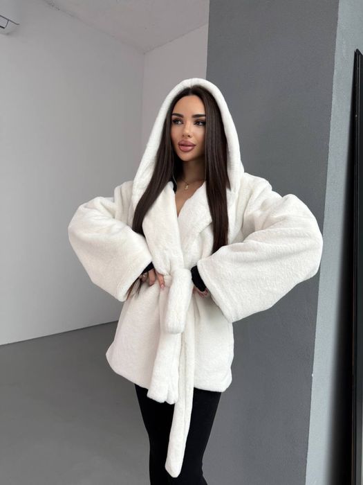 Шуба мутон з капюшоном зимова