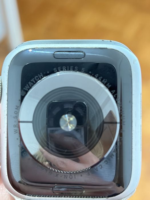 Apple Watch Series 5 44 mm GPS – 120 €
