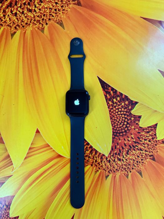 Apple Watch SE 2-го покоління, 40 мм, GPS.