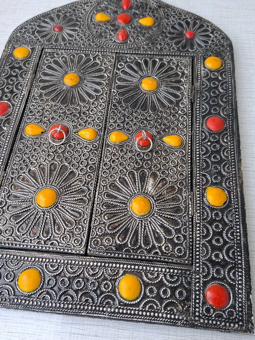 зеркало.          .        .