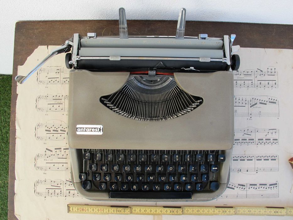 Máquina de Escrever Antares Antiga