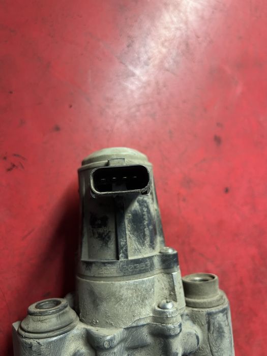 Супорт ручника тесла s2013 правий