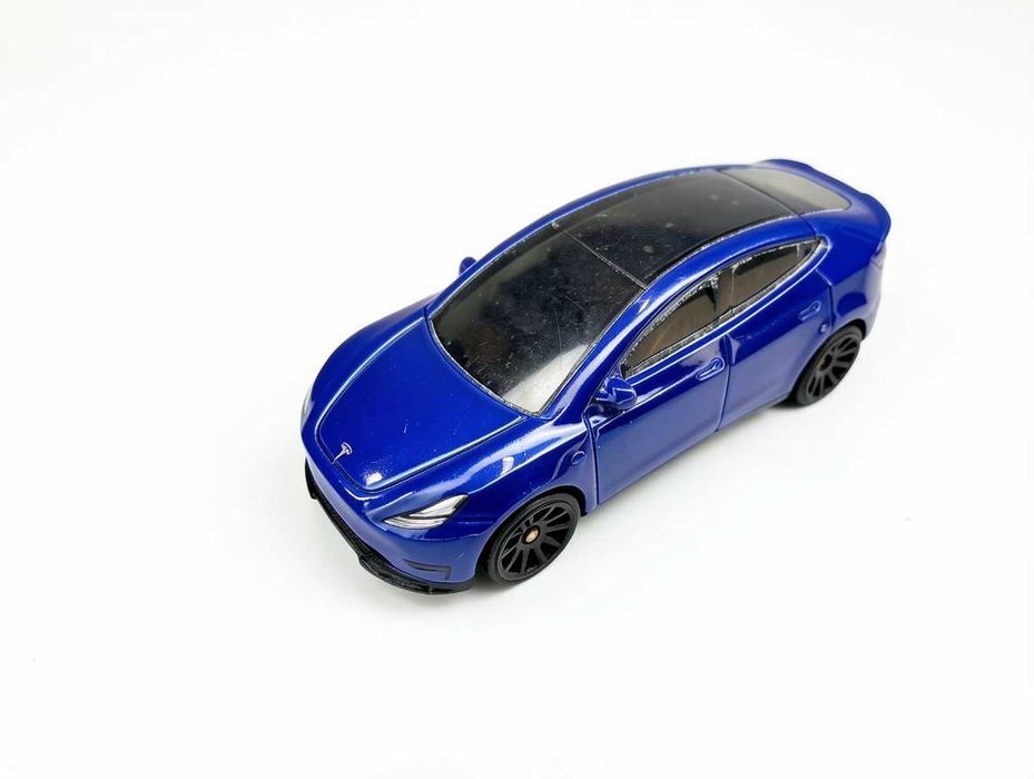 L201 Hot Wheels Tesla Model Y Niebieska HKG28 Mattel Metalowy Samochodzik Kolekcjonerski Autko Die-Cast Model Skala 1:64