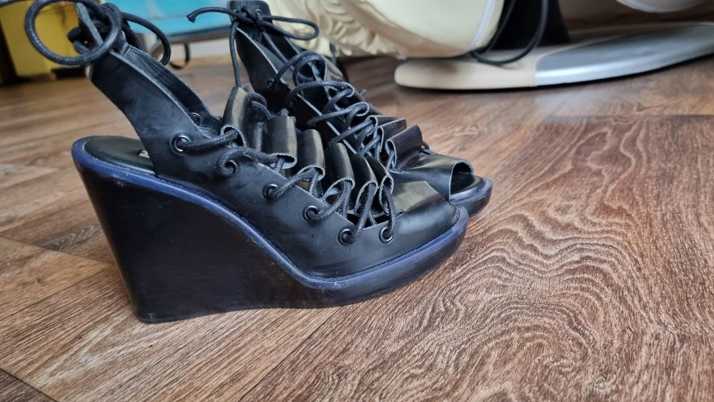 Кожаные босоножки 36 р