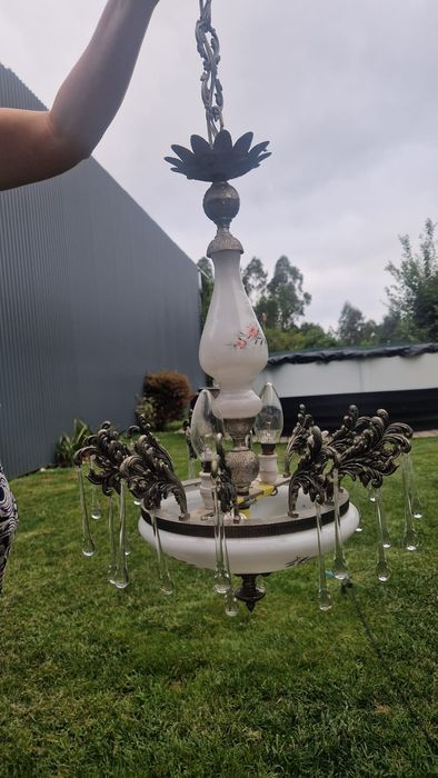 Candeeiro do teto em bom estado