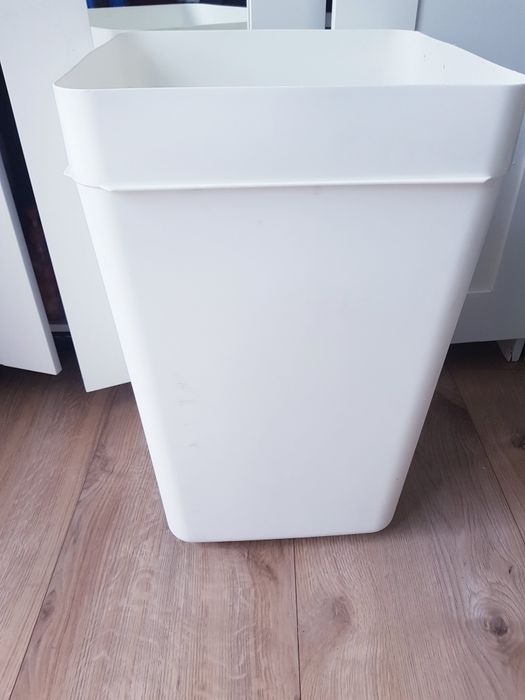 Plastikowy kosz na pranie marki Ikea 60 litrów