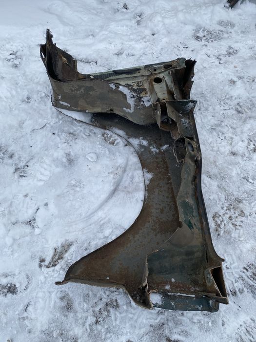 Продам крыло левое  ваз 2107