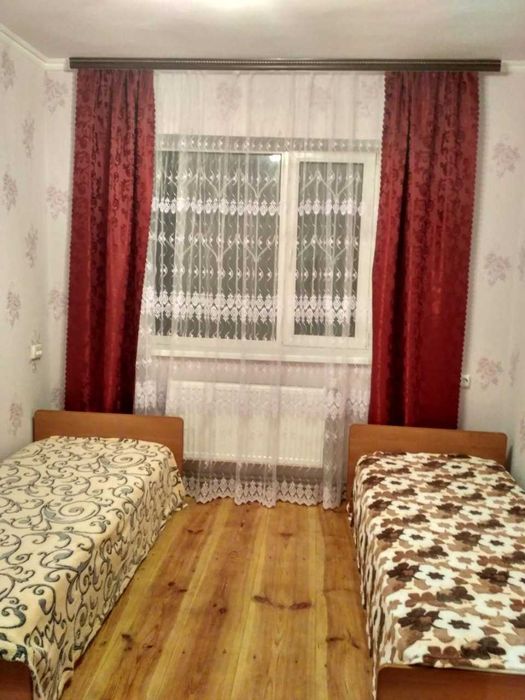 Садиба «Лісова»  розташована від Києва