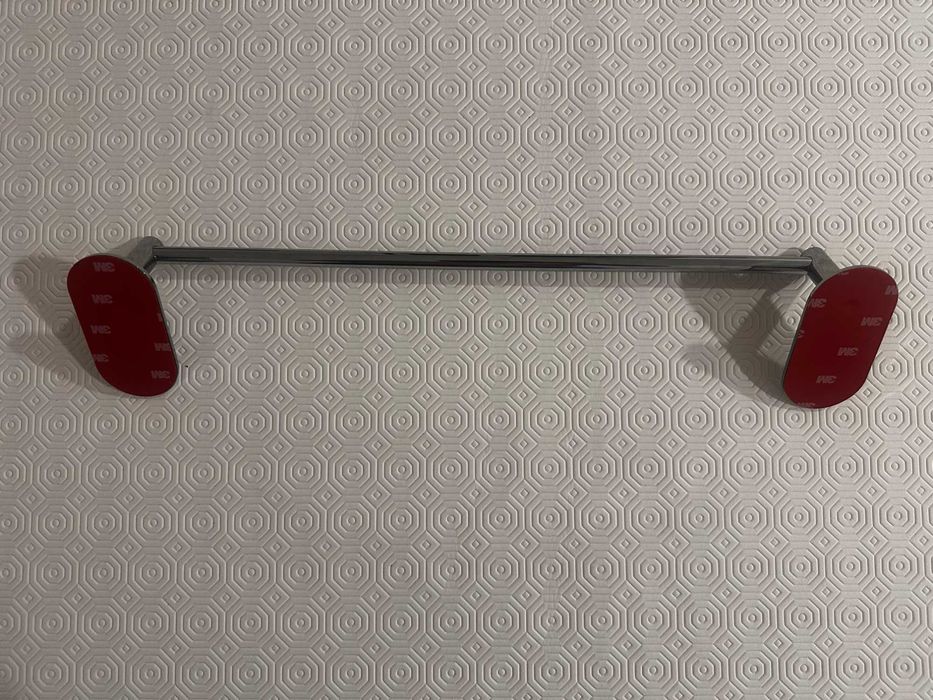Toalheiro IKEA SKOGHALL Autocolante Cromado 43 cm – Excelente Estado