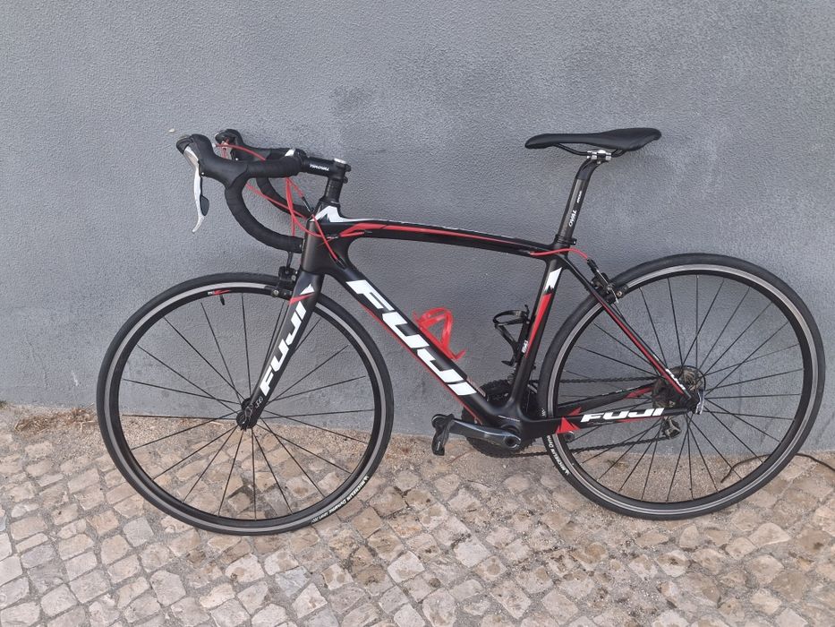 Bicicleta fuji em carbono