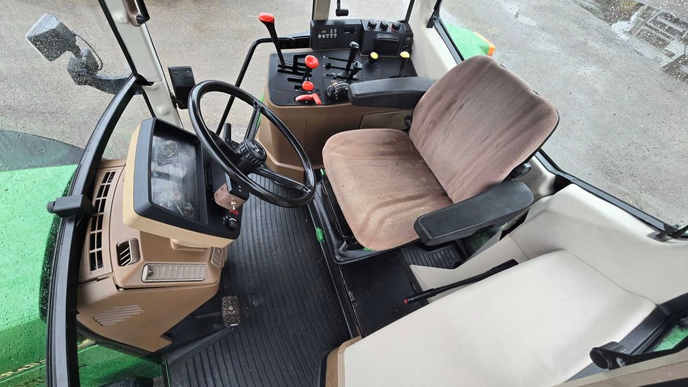 Свіжопривезений трактор Джон дір