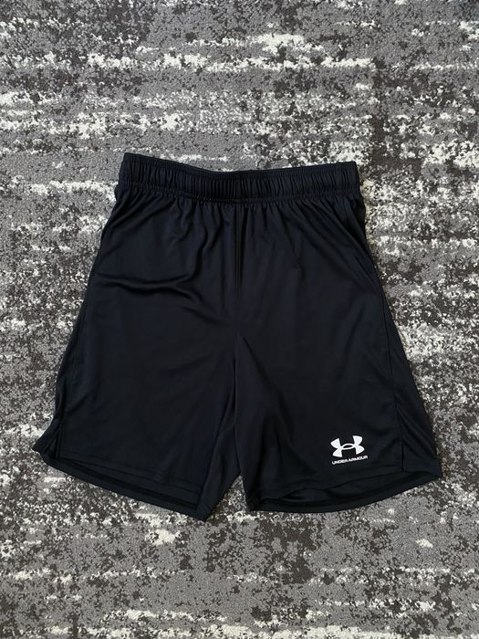 М розмір Under Armour чорні шорти спортивні