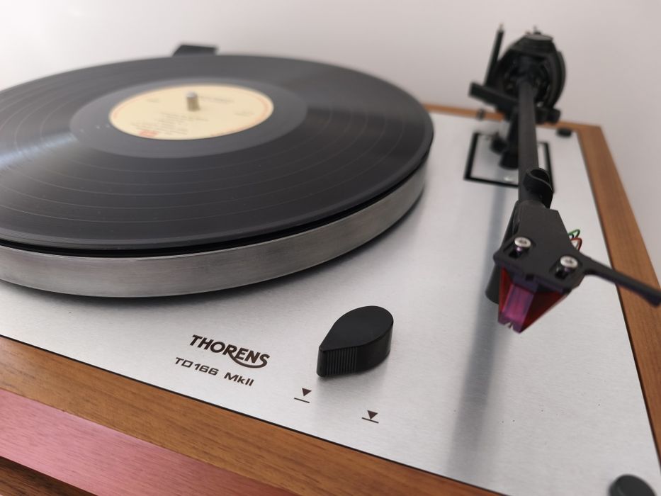 Gira-discos Thorens TD 166 MKII