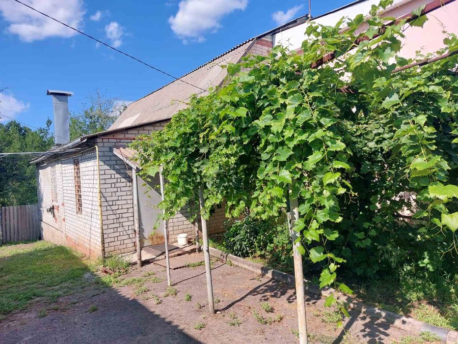 Люботин!Продам часть дома.Центр.