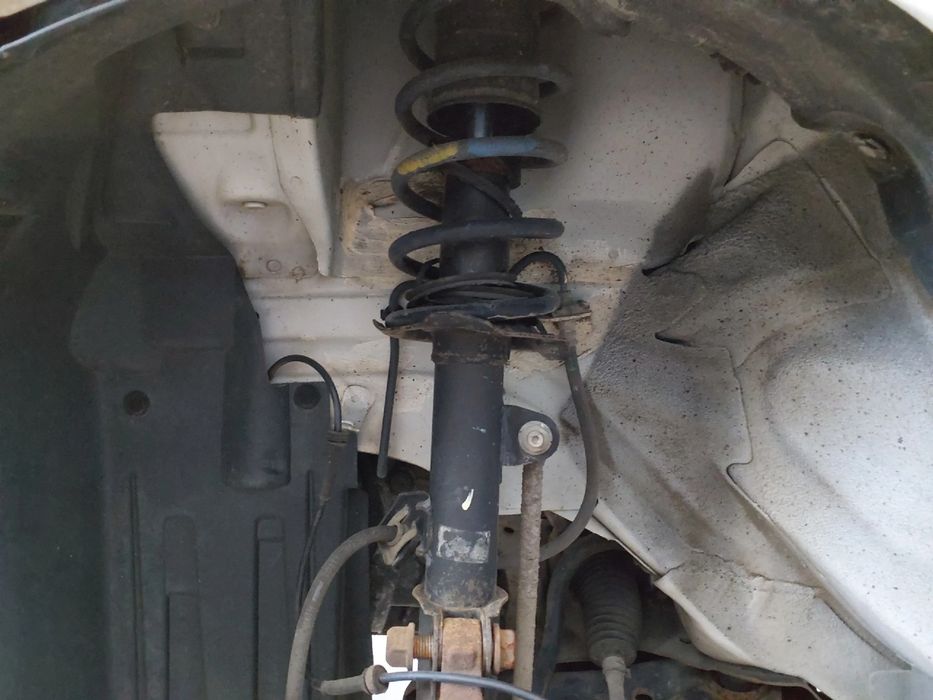 Amortecedor frente esquerdo NISSAN Micra IV (K13)
