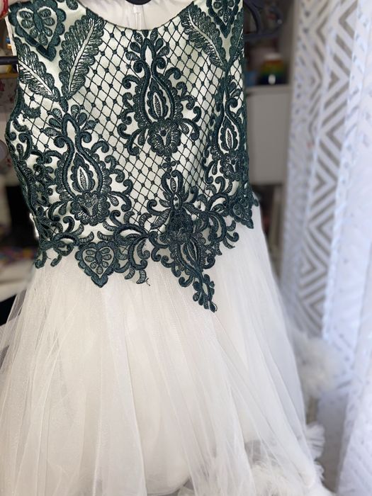 Нарядное платье для девочк