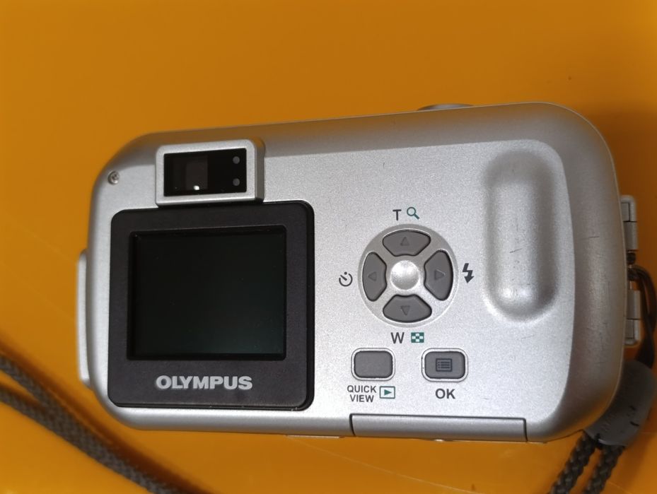 Aparat cyfrowy kompaktowy Olympus C-160, na baterie AA, retro 100% OK