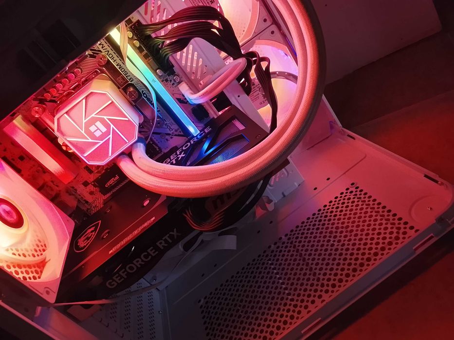 Poderoso pc gamer  high gen novo em caixa com i5 13600kf e rtx 5070