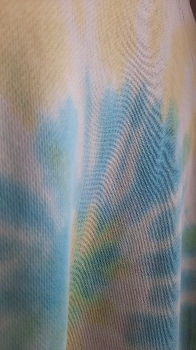 Kolorowa bluza z kapturem