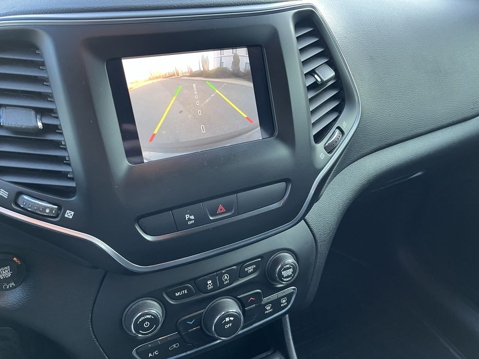 Jeep Cherokee 2019г Не бит Не фарбован Restaling