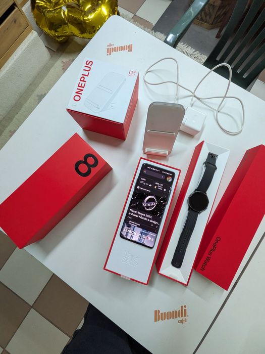 One Plus 8 Pro 128 GB + Watch