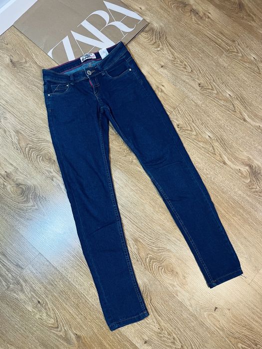 Granatowe jeansy damskie biodrowki terranova xxs