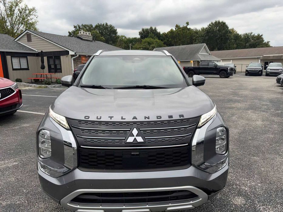 Mitsubishi Outlander      2022