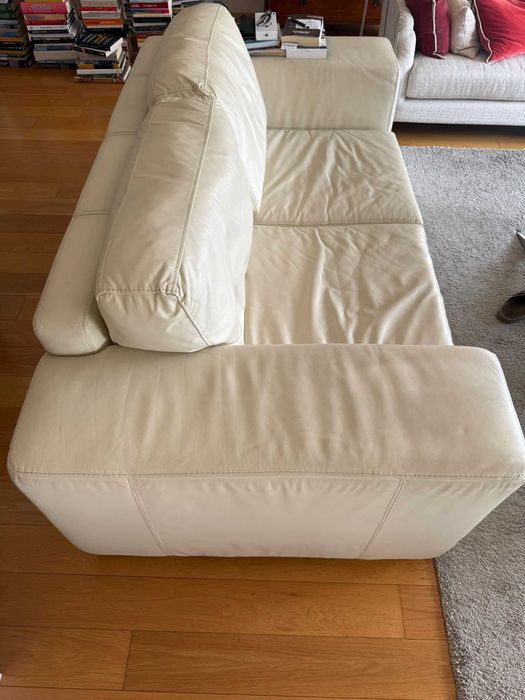 Conjunto de Sofás Brancos Confortáveis em Ótimo Estado