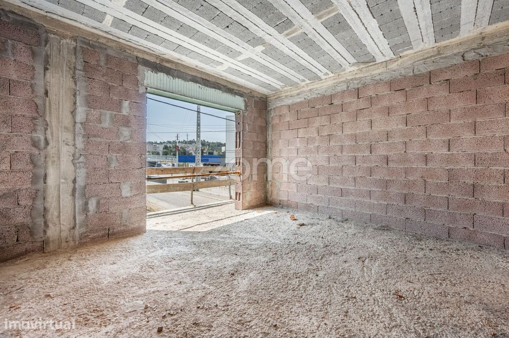 Terreno com Moradia em Construção T3 - Pedroso, Vila Nova de Gaia