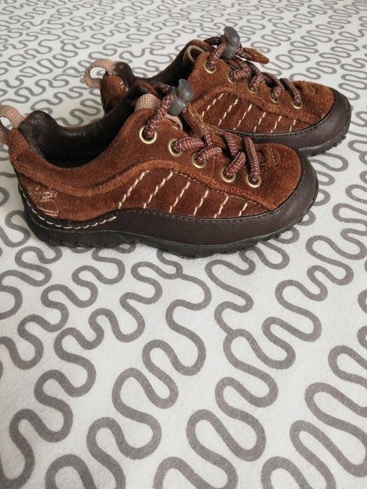 Vendo roupa e sapatos menina como nova