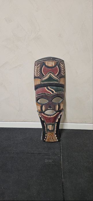 Mascara de madeira para decoração