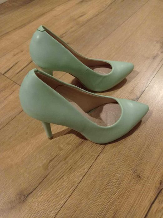 Szpilki, buty na koturnie i sandałki rozm. 39