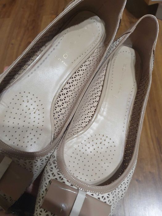 Buty beżowe, eleganckie, wygodne, firmy Bolejko.
