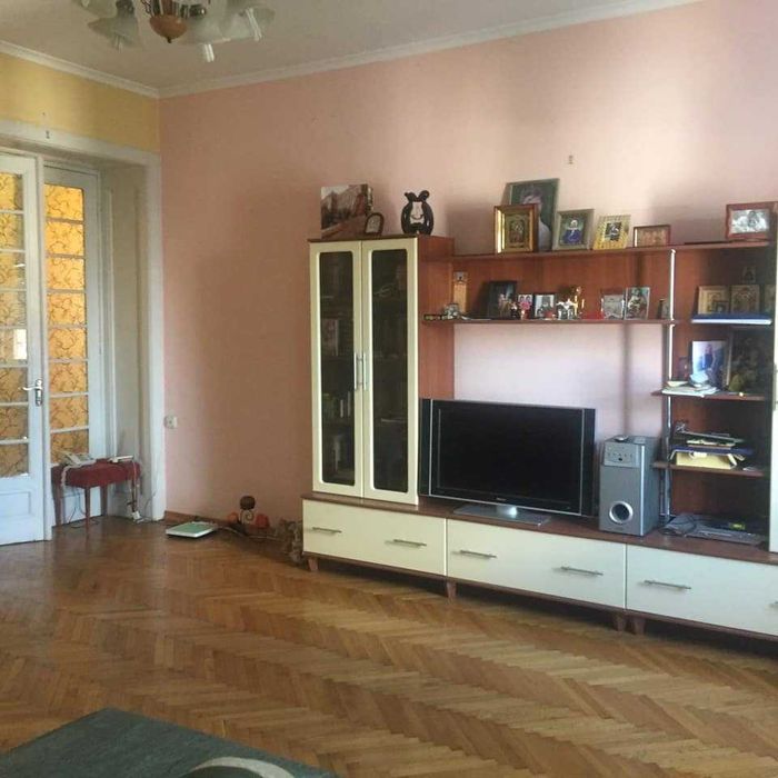 Продам 3 кімн квартиру 4/4 м.Чернівці,в.Головна, .Площа 105м2