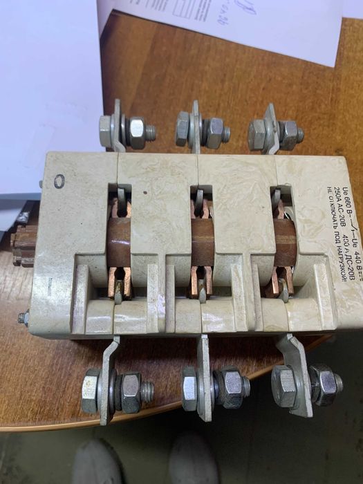 Електро вимикач 660в.